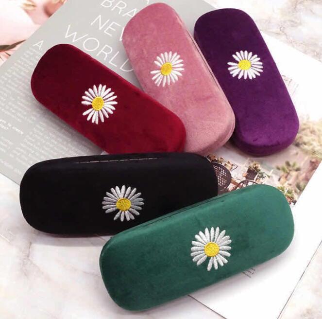 02321 case 2021 new flannel daisy myopia glasses case female portable fabric glasses case creative personality sunglasses box