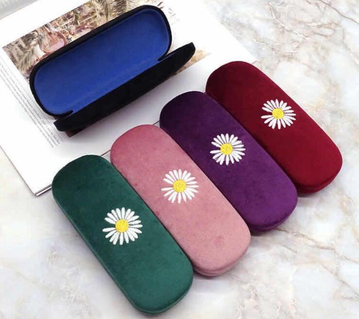 02321 case 2021 new flannel daisy myopia glasses case female portable fabric glasses case creative personality sunglasses box