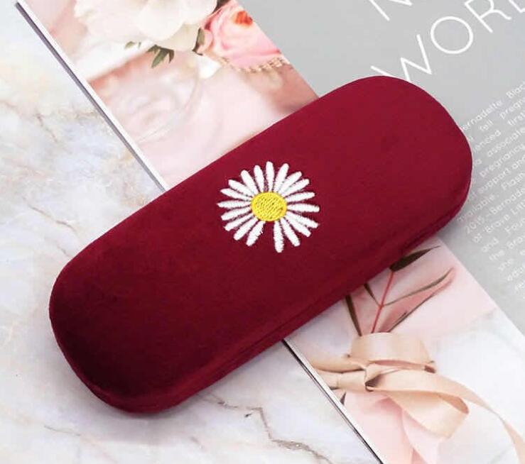 02321 case 2021 new flannel daisy myopia glasses case female portable fabric glasses case creative personality sunglasses box