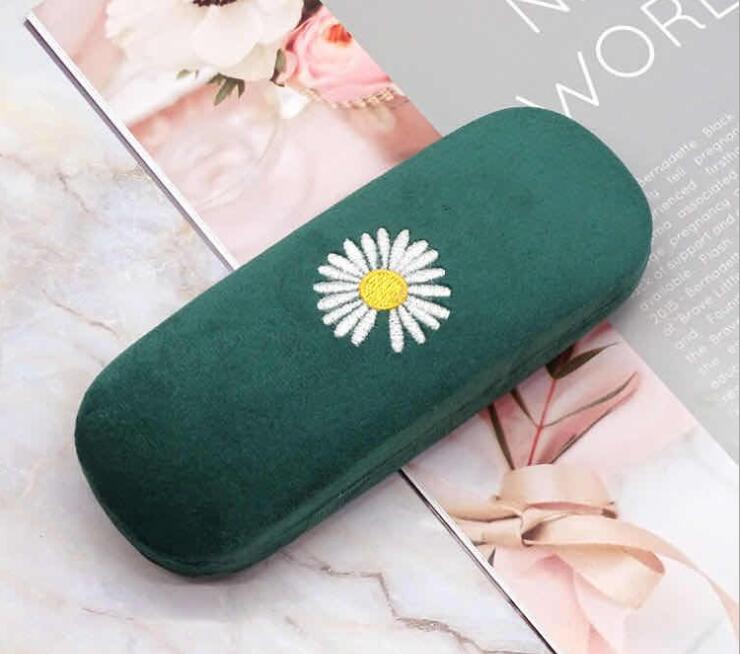 02321 case 2021 new flannel daisy myopia glasses case female portable fabric glasses case creative personality sunglasses box