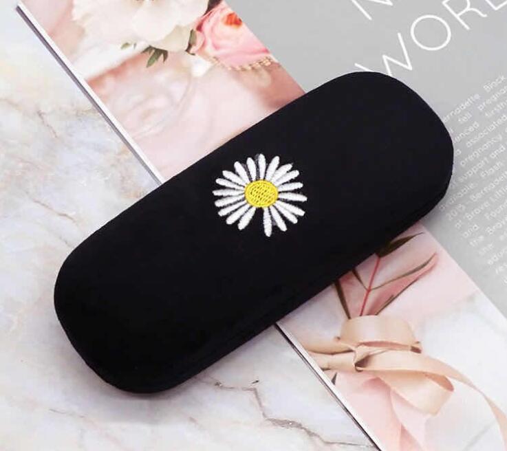 02321 case 2021 new flannel daisy myopia glasses case female portable fabric glasses case creative personality sunglasses box