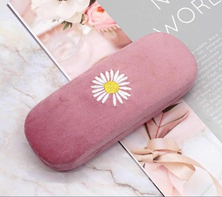 02321 case 2021 new flannel daisy myopia glasses case female portable fabric glasses case creative personality sunglasses box