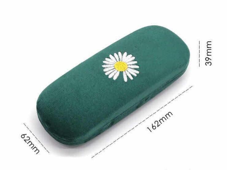 02321 case 2021 new flannel daisy myopia glasses case female portable fabric glasses case creative personality sunglasses box