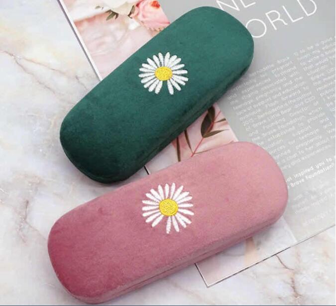 02321 case 2021 new flannel daisy myopia glasses case female portable fabric glasses case creative personality sunglasses box