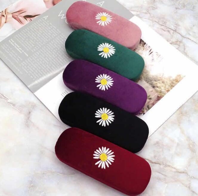 02321 case 2021 new flannel daisy myopia glasses case female portable fabric glasses case creative personality sunglasses box