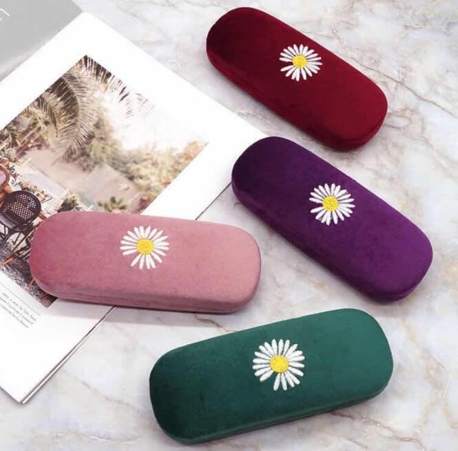 02321 case 2021 new flannel daisy myopia glasses case female portable fabric glasses case creative personality sunglasses box