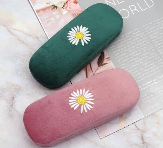 02321 case 2021 new flannel daisy myopia glasses case female portable fabric glasses case creative personality sunglasses box