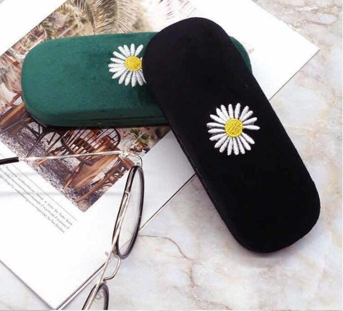 02321 case 2021 new flannel daisy myopia glasses case female portable fabric glasses case creative personality sunglasses box